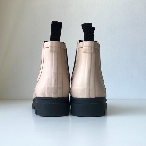 Everlane Pink and Black Chelsea Rain Boots - Picture 5 of 6